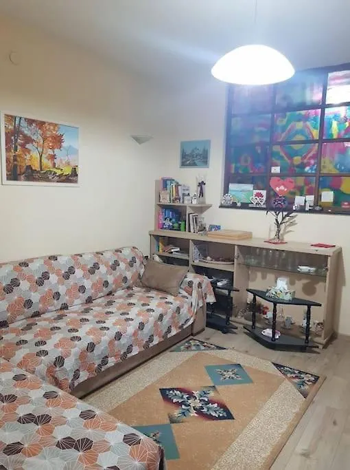 Centrally Located Lemon House Tirana Ferienhaus