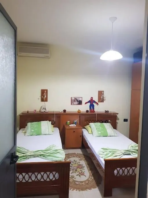 Centrally Located Lemon House Tirana Ferienhaus